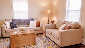 Living area - Beautiful 3 Bedroom home next to Kings Island (Mason)