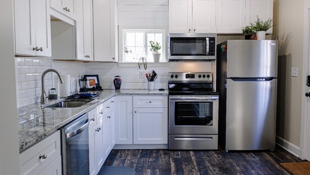 Coffee/tea maker, fridge, microwave, oven - Beautiful 3 Bedroom home next to Kings Island (Mason)