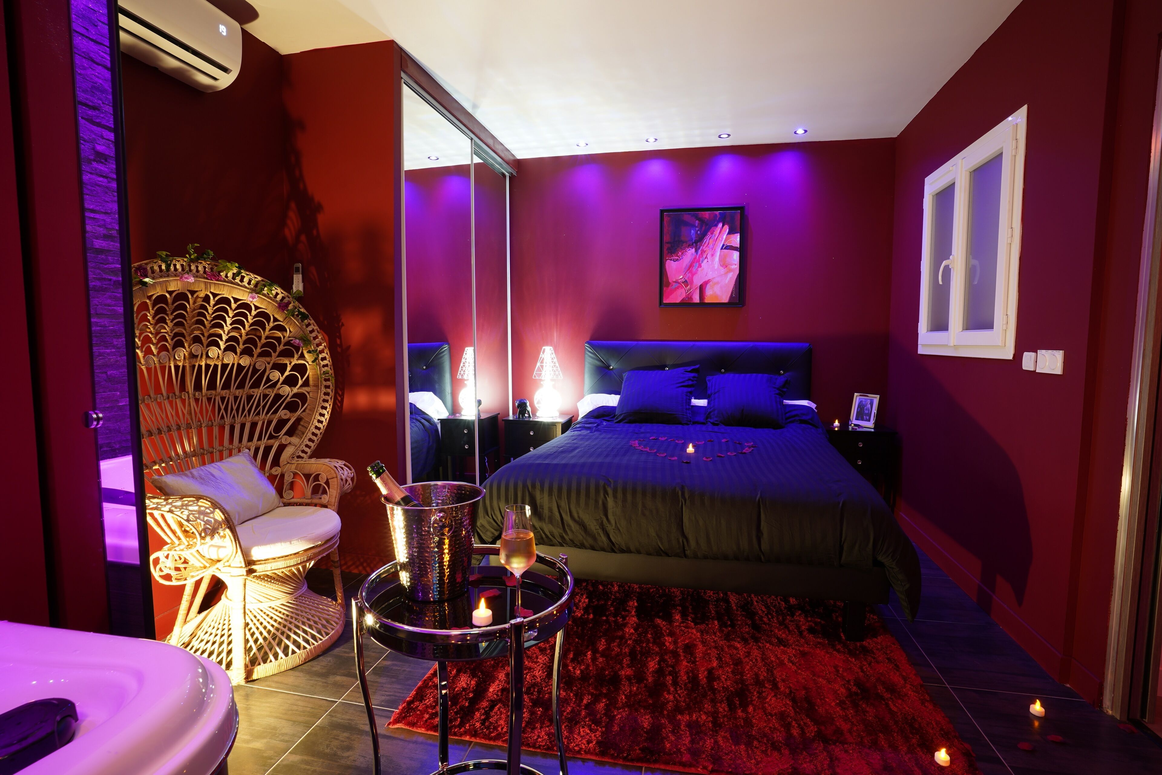 Free WiFi, bed sheets