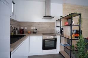 Fridge, microwave, oven, stovetop - House with private heated pool and exclusive jacuzzi 10 min from Toulouse (Montrabé)