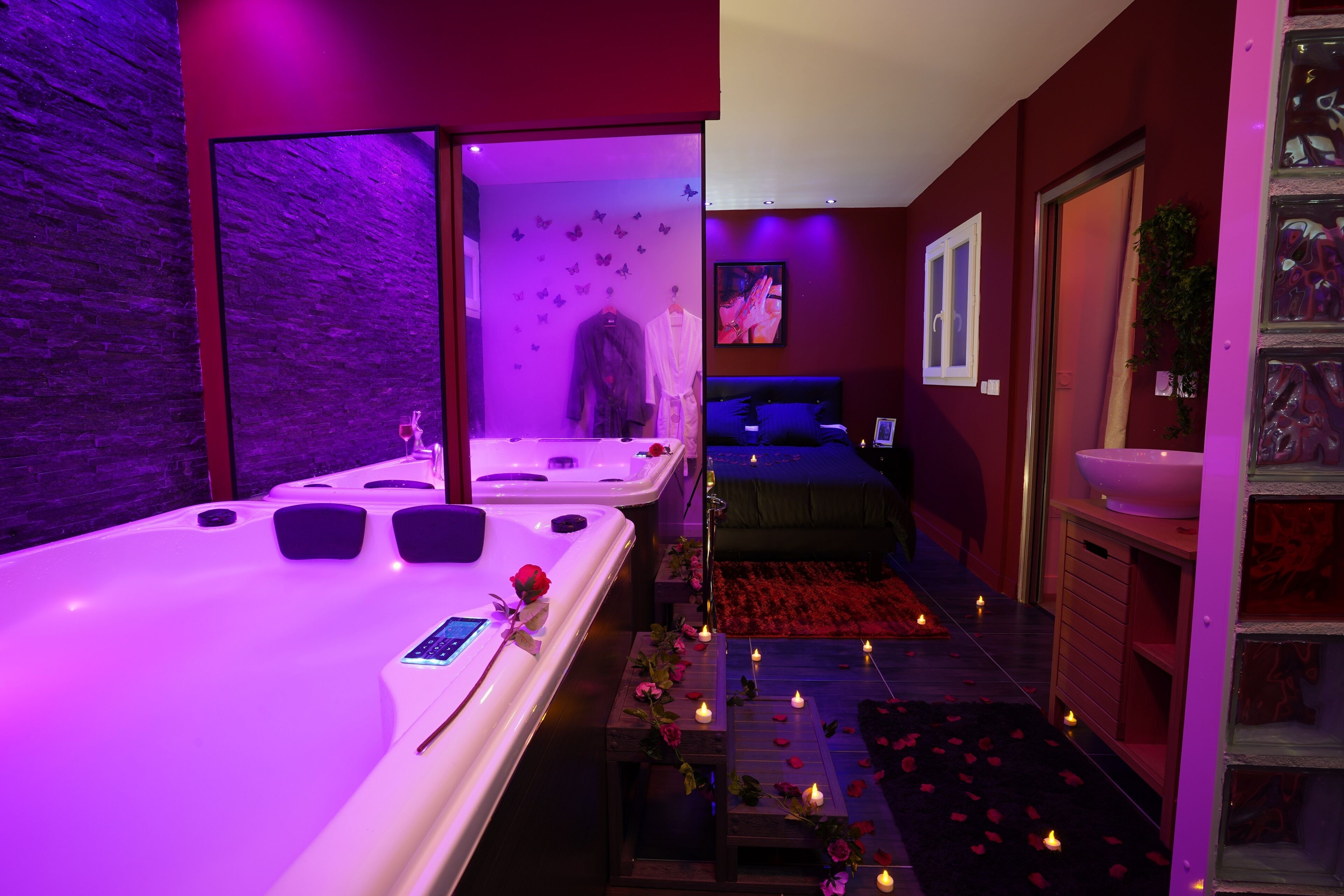 Free WiFi, bed sheets