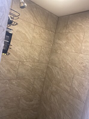 Bathtub, towels
