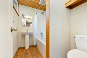 Tina con regadera, amenidades de baño ecológicas, secadora de cabello 