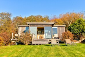 Exterior - Unwind in Guest House overlooking Menemsha Pond. Dogs ok+ Lv-2 EV charger. (Chilmark)