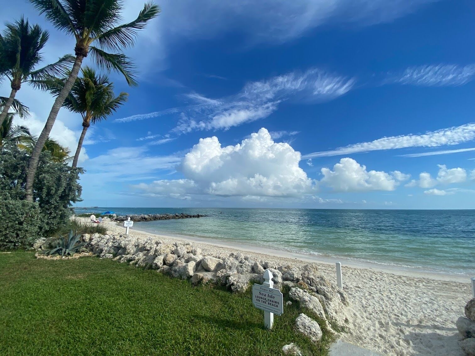 Sandy Beach Just Steps Away - oceanfront condo in Key Colony Beach / Marathon 