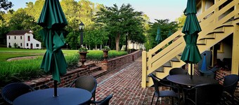The New Kent Ordinary and Bassett's Tavern, Historic Luxury Vacation Rental