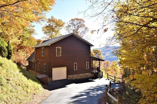 Driveway into Stallion Ridge Retreat