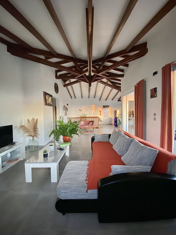Smart TV - VILLA PAMEYAQUE T3 SUPERB SEA VIEW AND SWIMMING POOL (Rivière-Salée)