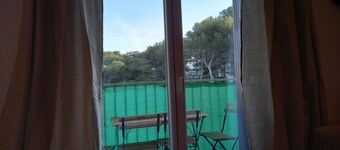 Cosy studio 2mn walk from the beaches small sea view