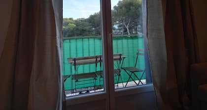 Cosy studio 2mn walk from the beaches small sea view