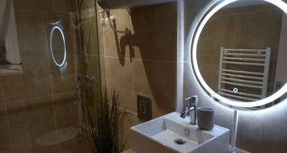 Cosy studio 2mn walk from the beaches small sea view