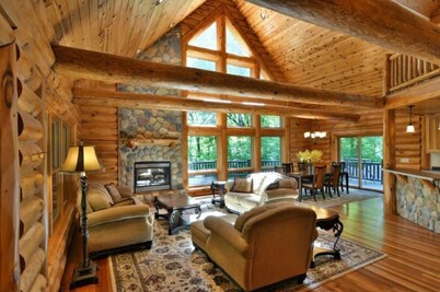 Large cozy log cabin in Wisconsin, Close to miles of ATV/ UTV trails