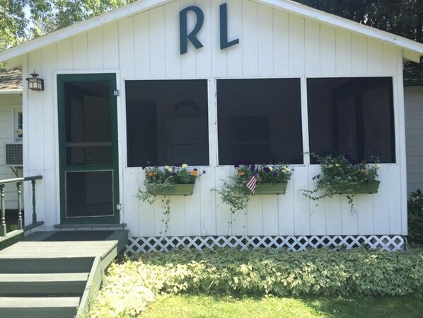 Family Bungalow | Terrace/patio - Rock Ledge Motel (Alexandria Bay)