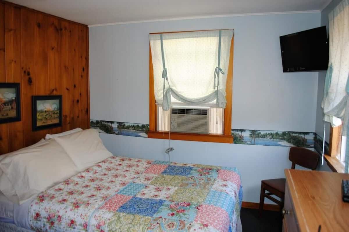 Cabin, 1 Double Bed | Free WiFi, bed sheets
