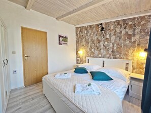 2 bedrooms, WiFi, bed sheets - Flamingo house with private swimming pool and sauna (SEGET GORNJI)