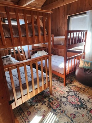 3 chambres, bureau, fer et planche à repasser, Wi-Fi gratuit