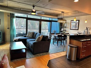 Smart TV, fireplace, DVD player, video library - Top Floor Riverfront Bellerive Condo with Fabulous Views (Coeur D Alene)