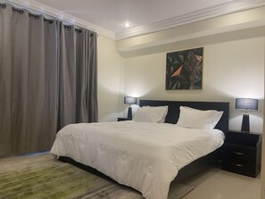 2 عدّة غرف نوم ومكواة/لوح كي وواي فاي مجانًا وملاءات أسرّة