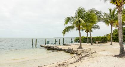 Old Florida Style, Dockage, Swimming Pool (shared), just 20 miles from Key West