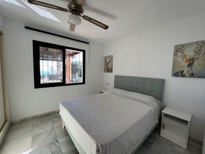 4 habitaciones, caja de seguridad en la habitación y escritorio