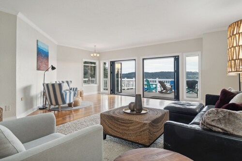 High bank waterfront estate on Whidbey Island