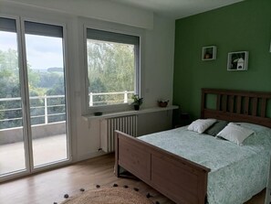 6 bedrooms, WiFi, bed sheets