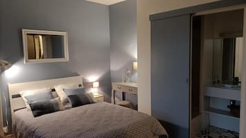 6 bedrooms, WiFi, bed sheets