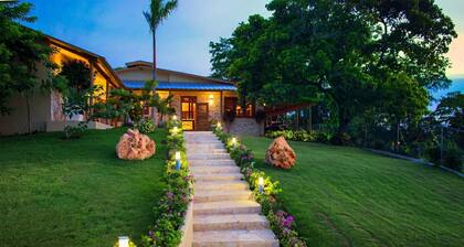 Villa Collie: Luxury Retreat/7 King Master BR/Maid