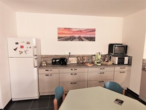 Refrigerador, microondas, horno, lavavajillas