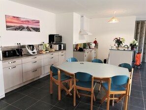 Dining - House in the Pine forest 2,5 km from the beach (Notre-Dame-de-Monts)