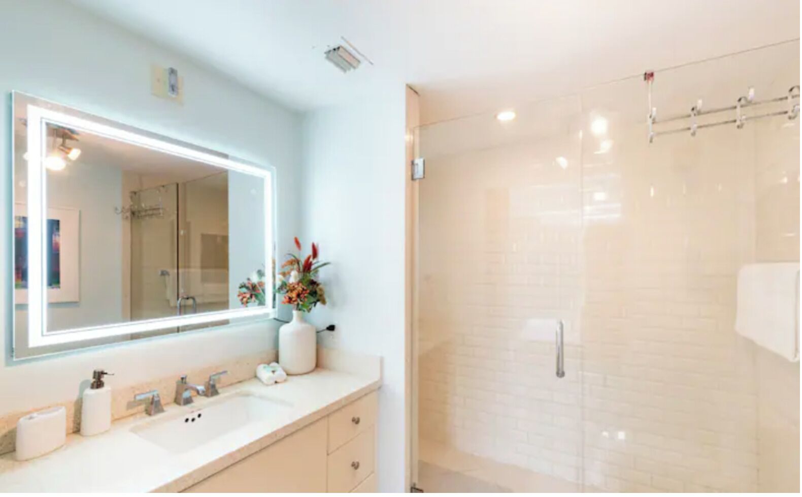 Combined shower/bathtub, jetted bath, hair dryer, bathrobes