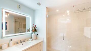 Combined shower/bathtub, jetted bath, hair dryer, bathrobes
