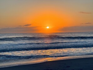 Beach nearby, sun loungers, beach towels