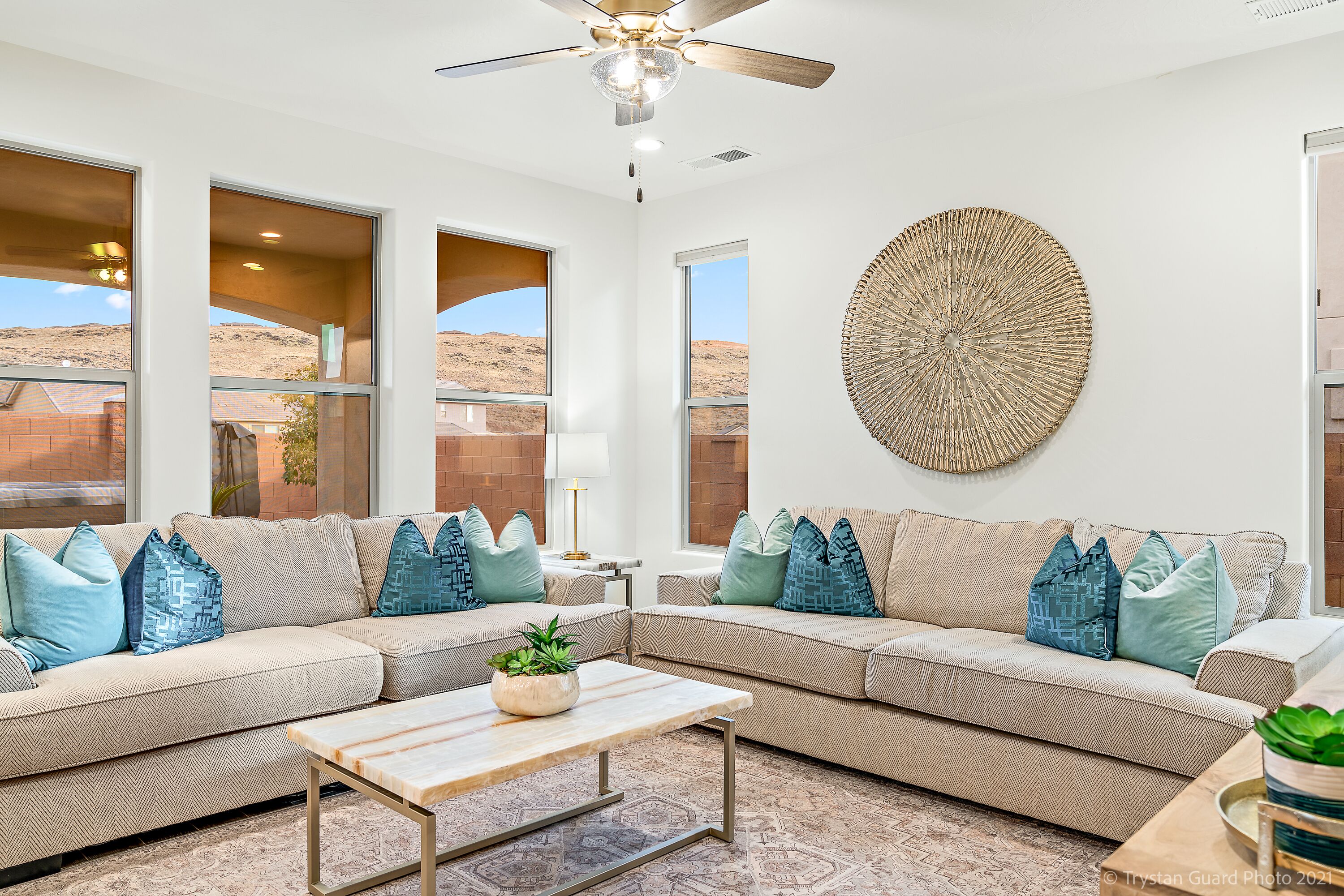 Red Desert 5 bedrooms Dog Friendly! EV Ready