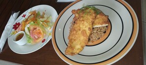 Comida y bebida