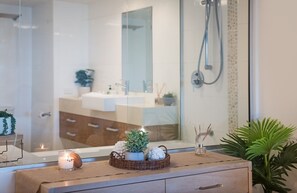 Shower, hair dryer, toilet paper
