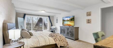 3 slaapkamers, een bureau, een strijkplank/strijkijzer, reisbedje