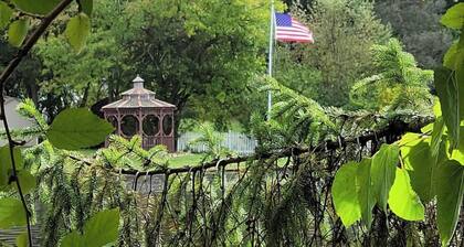 Lakeside Quonset Hut, Cozy And Romantic