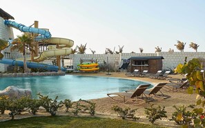 Piscina a l'aire lliure i piscina climatitzada 