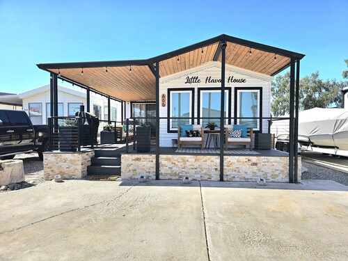 Cozy 2 bedroom Park Model Home in Popular Lake Havasu City near London Bridge
