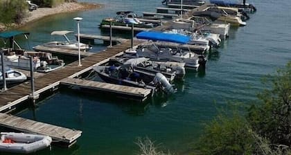 Cozy 2 bedroom Park Model Home in Popular Lake Havasu City near London Bridge