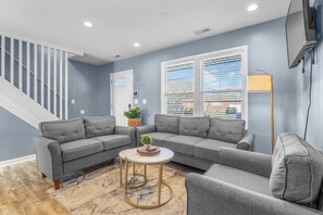 Interior - [NEW] Family Style 5BR Home Mins From Buckroe Beach (Hampton)