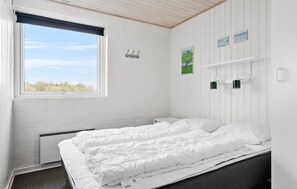 5 bedrooms, travel cot, free WiFi