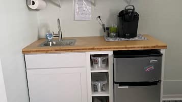 Fridge, microwave, coffee/tea maker, toaster