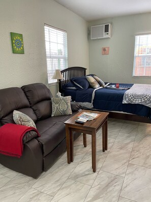 1 chambre, lit parapluie, Wi-Fi gratuit, draps fournis