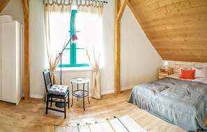 4 bedrooms, travel cot, free WiFi, bed sheets