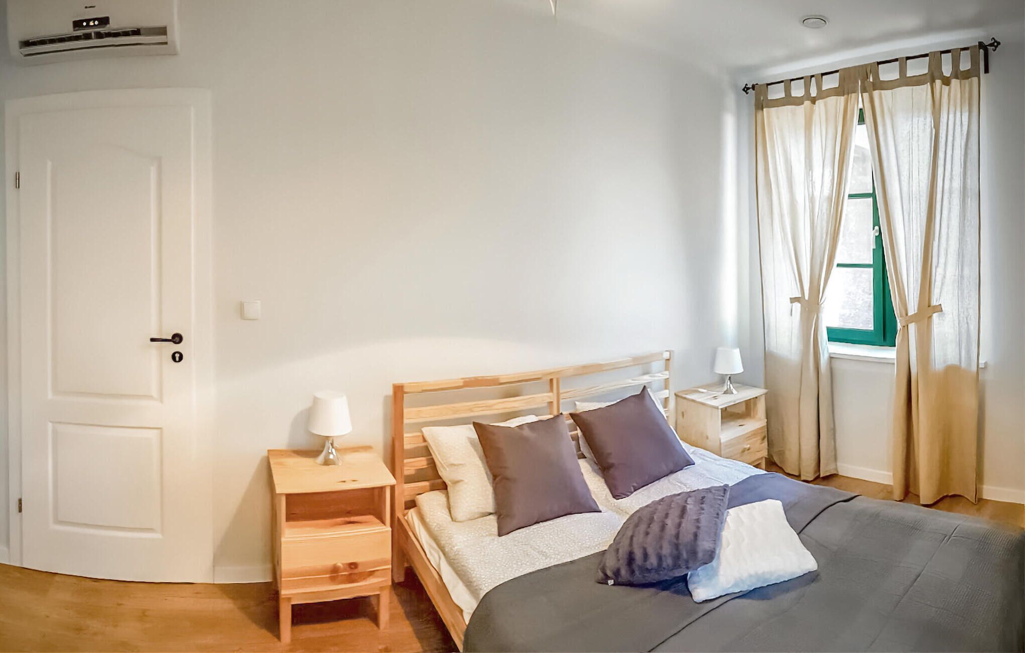 4 dormitorios, cuna de viaje, wifi gratis y ropa de cama