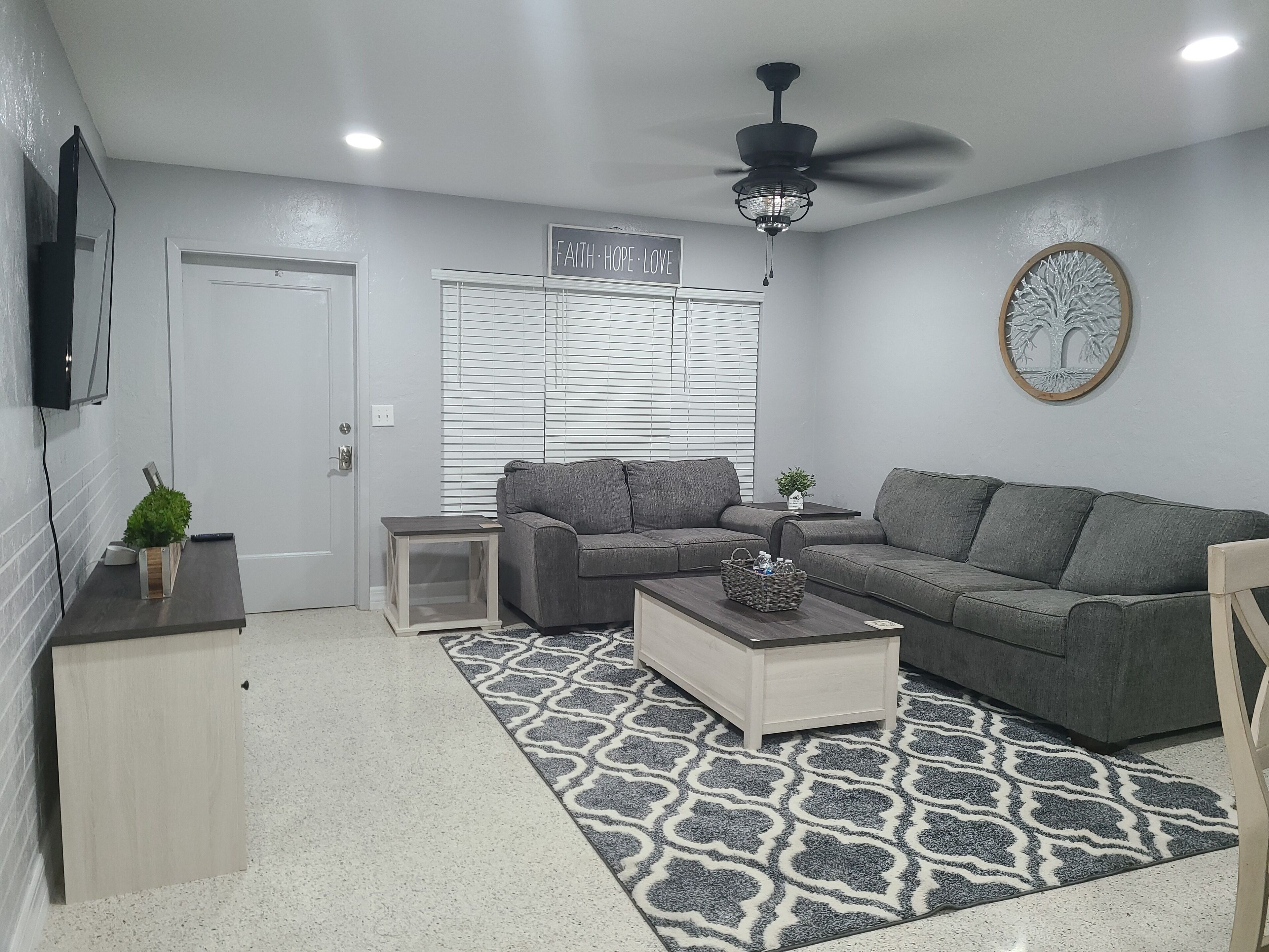 Serenity Palms of Pinellas - Central to all beaches , St. Pete etc!
