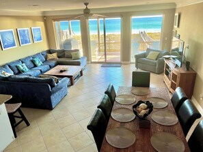 TV connectée, lecteur de DVD, livres, vidéothèque