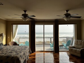 3 chambres, bureau, fer et planche à repasser, lit parapluie